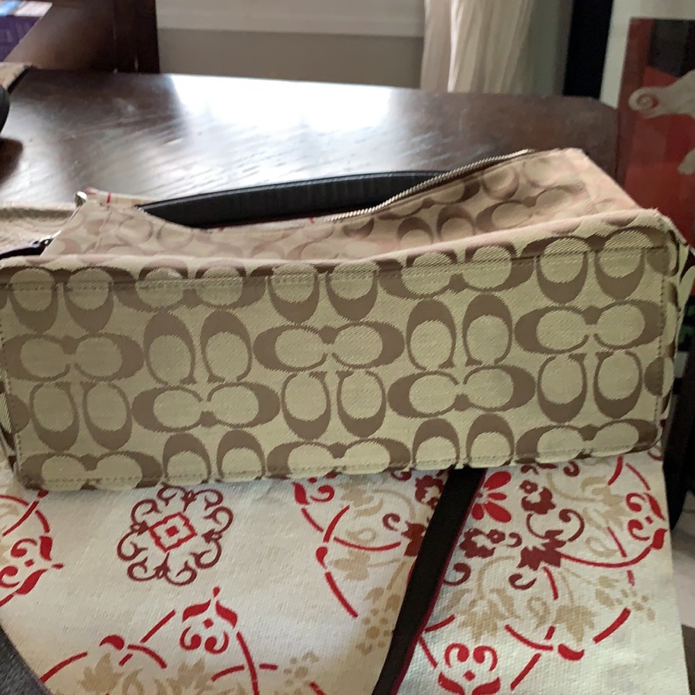 Like new Coach Bag satchel or crossbody - Picture 5 of 8